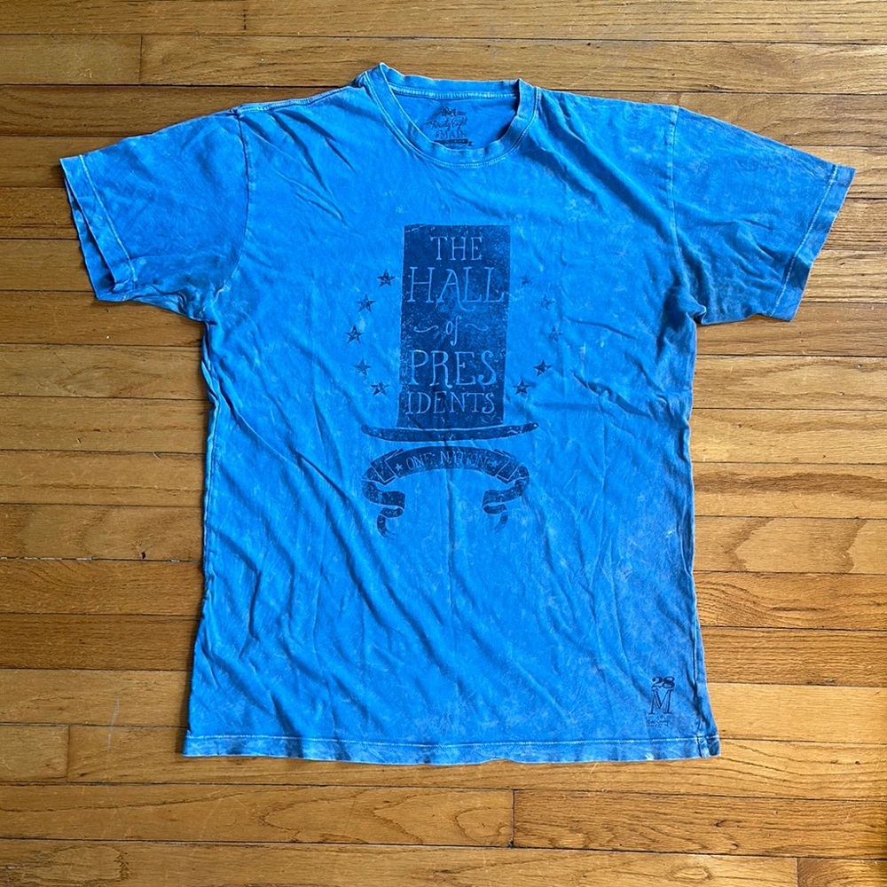 Disney "Hall of Presidents" 28th and Main Blue Graphic T-Shirt Size L